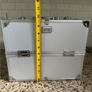 SoHo London Aluminum Train Case Cosmetic Organizer